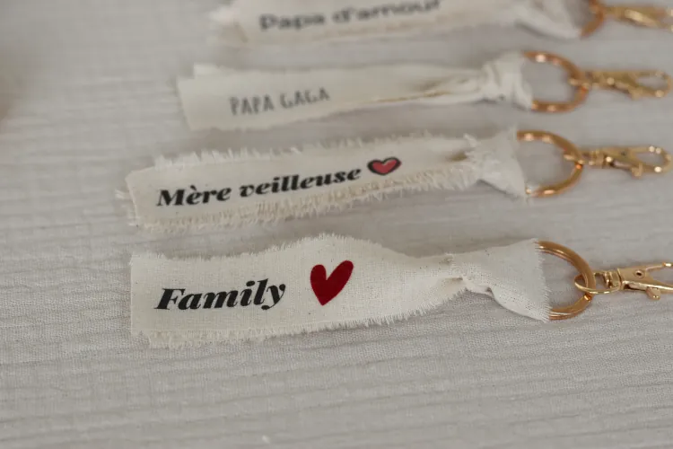 Famille ou family, impression sur coton ethique. Récupération des chutes de tissus de la production de décoration murale.